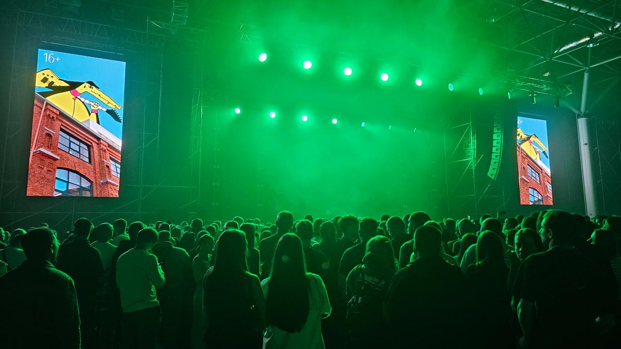 Фото «Это действительно прощальный тур. Я устал»: тысячи фанатов приехали на последний концерт Гуфа в Новосибирске. ОНЛАЙН 4